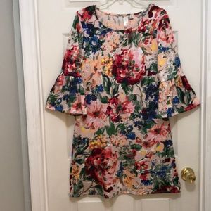 Trending Floral Tropical Tacera Dress! M. Bust 38”. Stretch